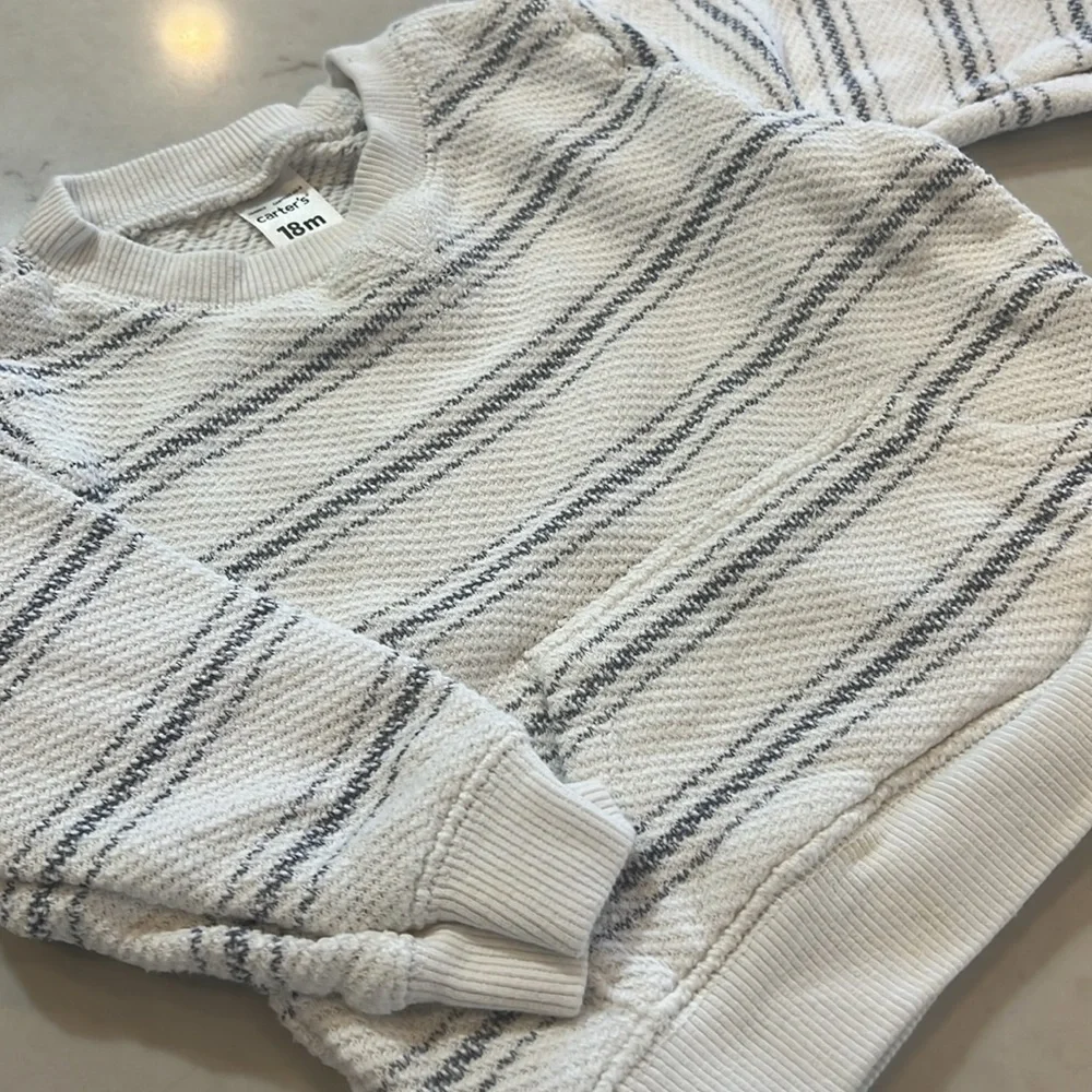 Carter's baby t-shirt, excellent condition, 18 months.